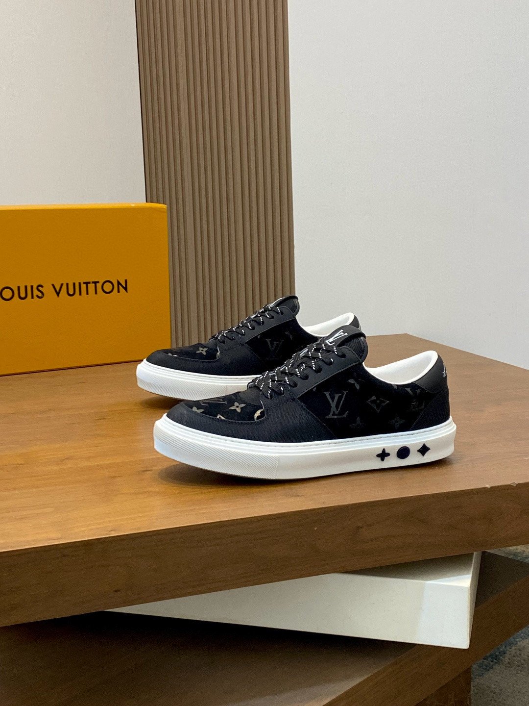 루이비통 Louis Vuitton 스니커즈