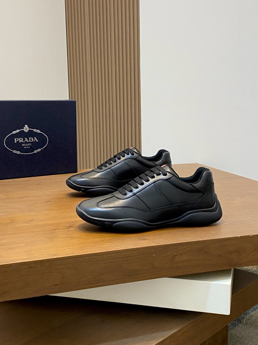 프라다 Prada 스니커즈 Black