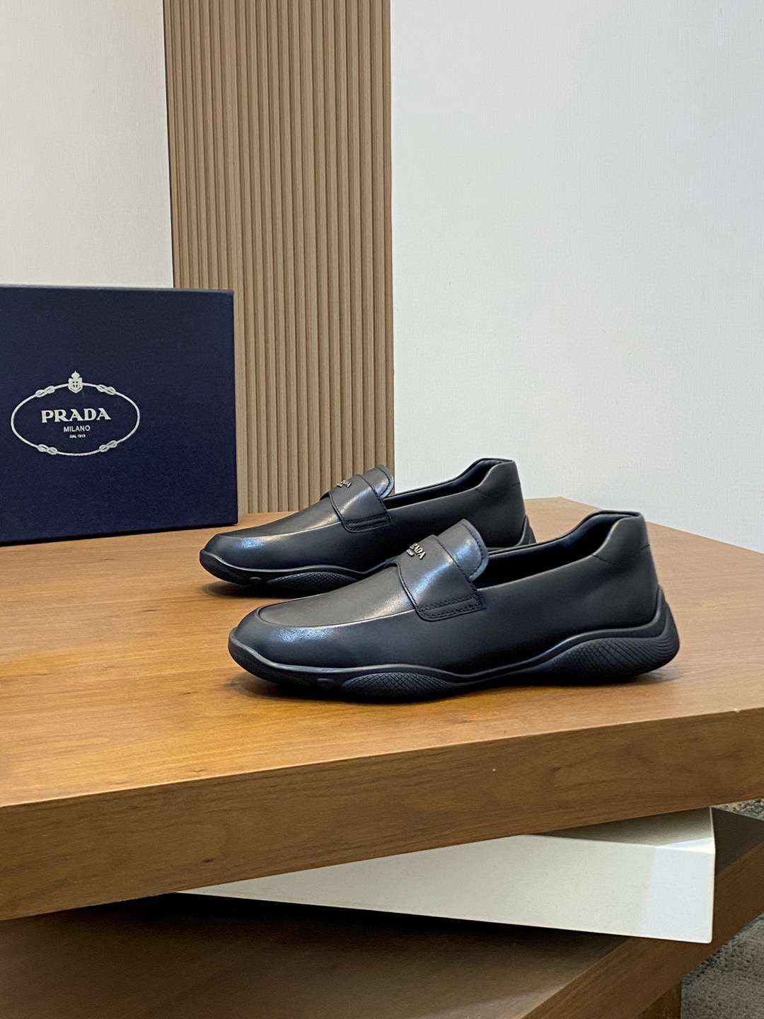 프라다 Prada 스니커즈 Black