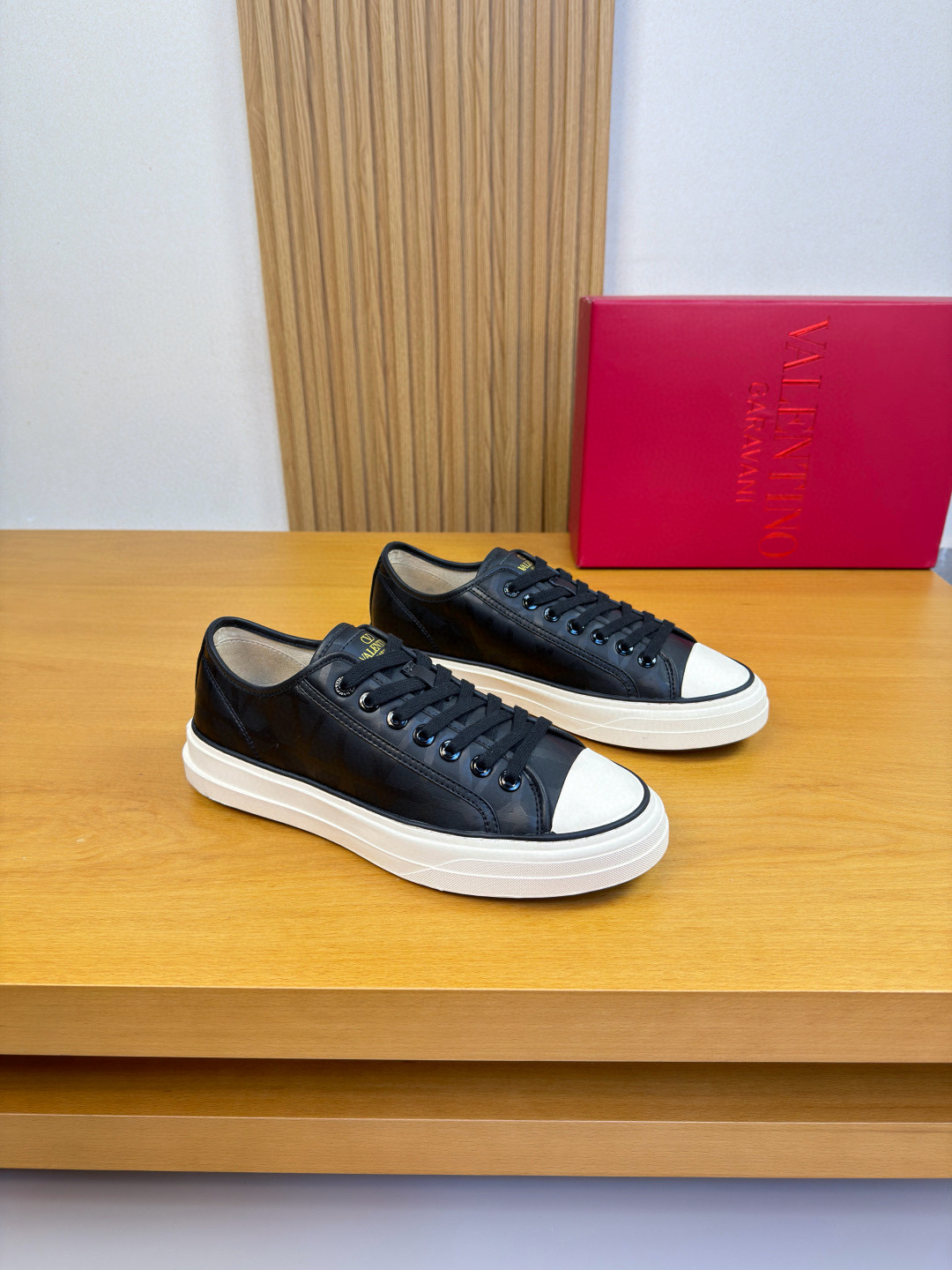발렌티노 Valentino 스니커즈