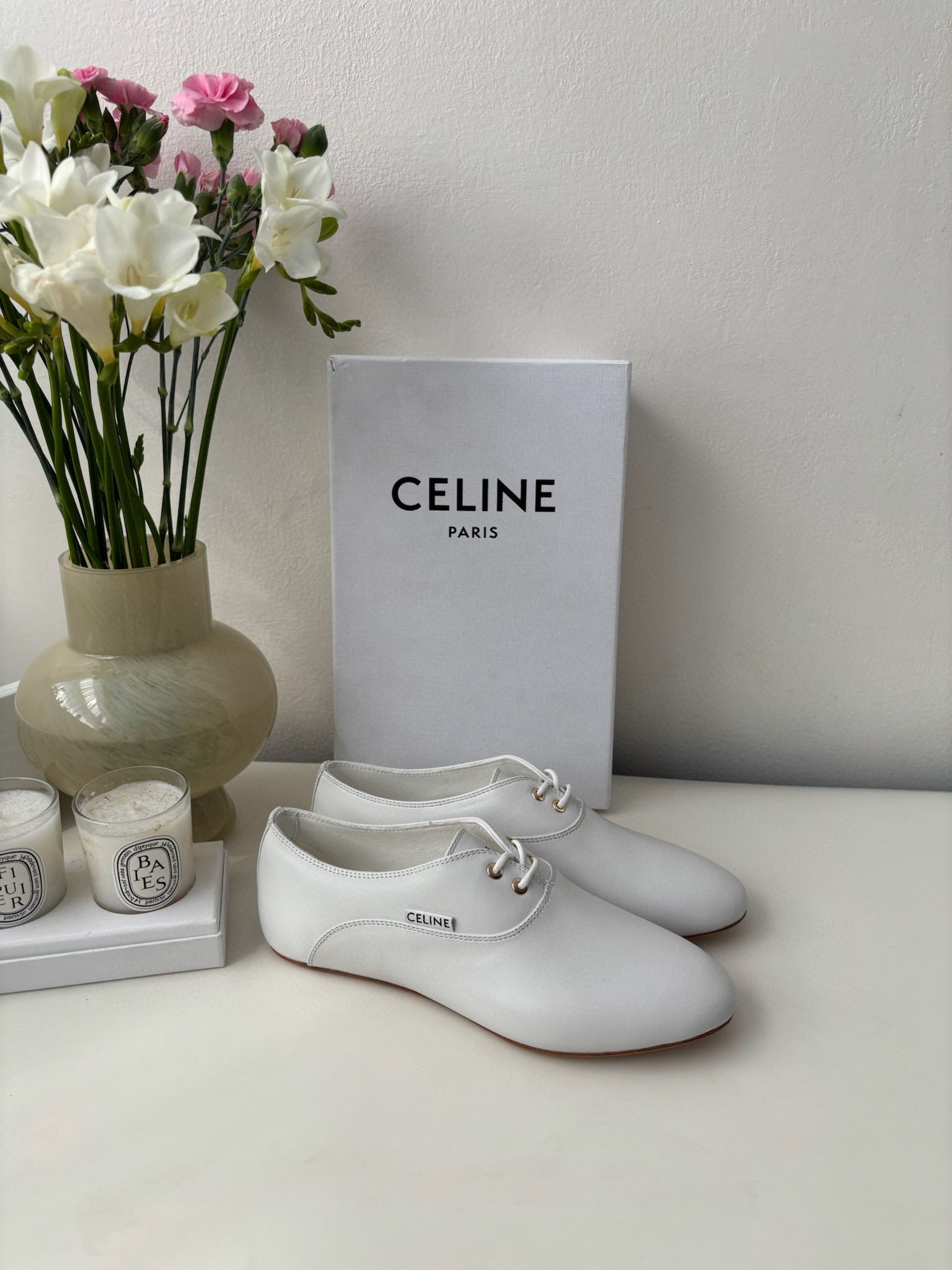 셀린느 Celine Ballet Lace Up Shoe In Lambskin White