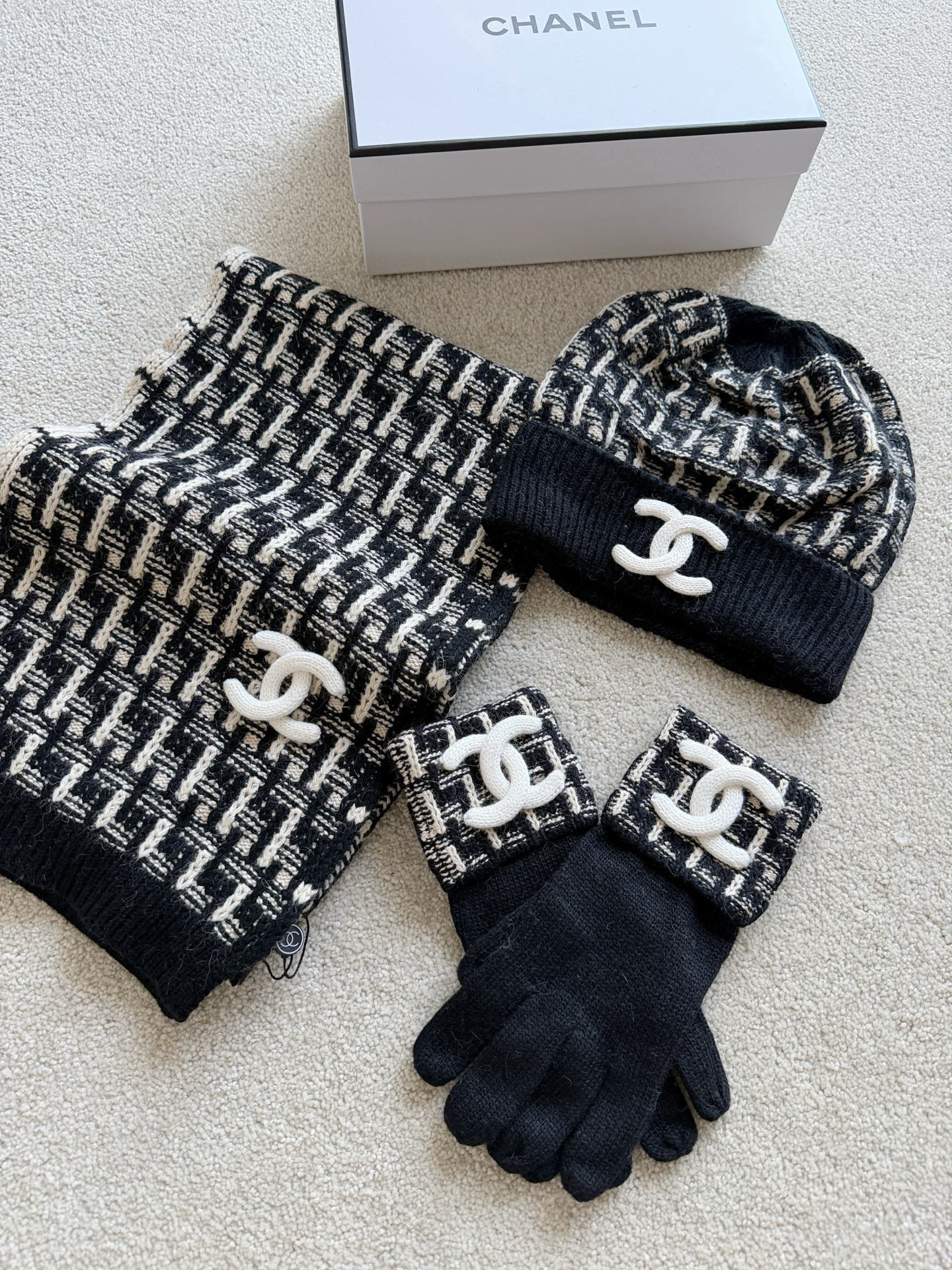 샤넬 CHANEL 머플러+모자+ 장갑 Black
