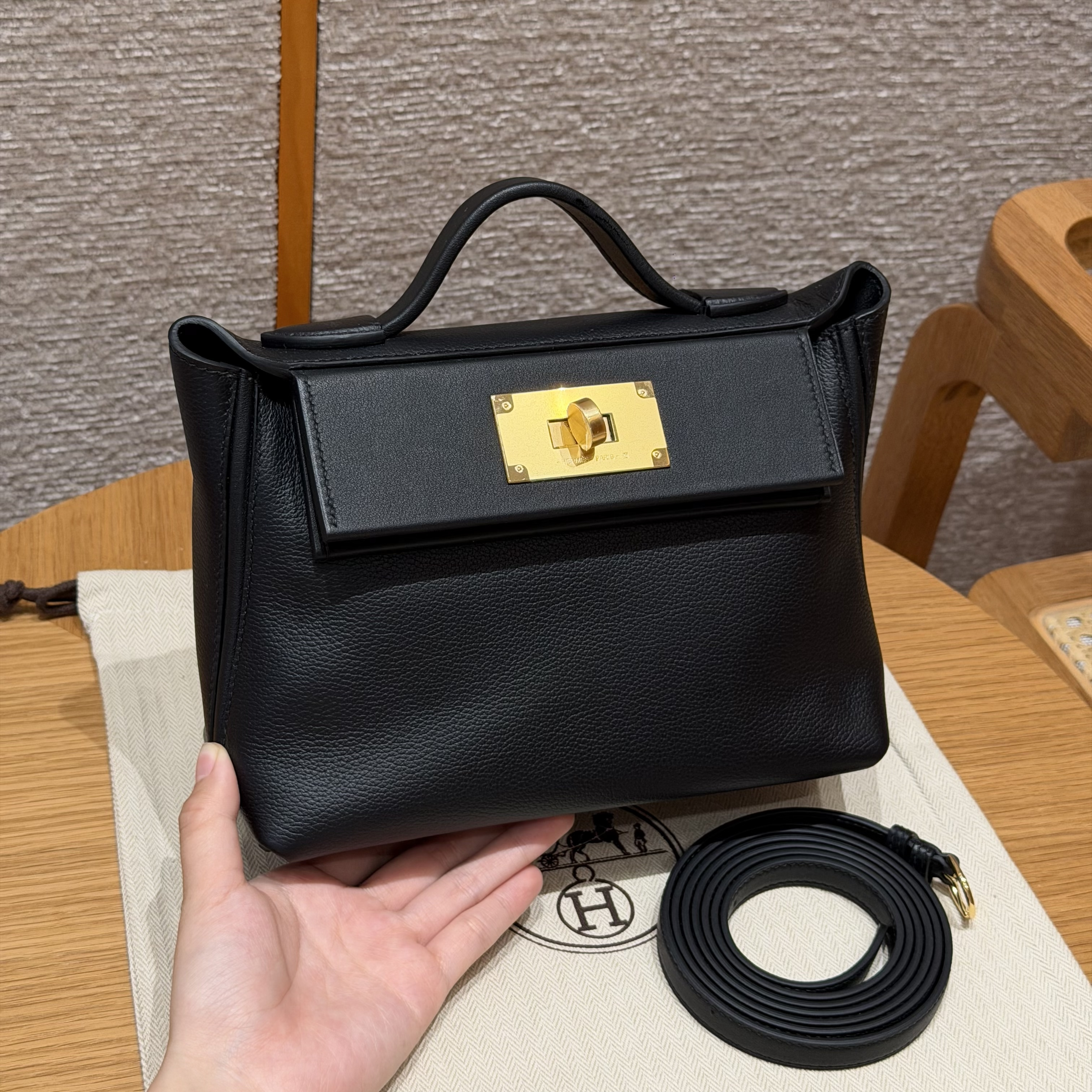 에르메스 Hermes Kelly 2424 21cm evercolor 89 Noir/gold