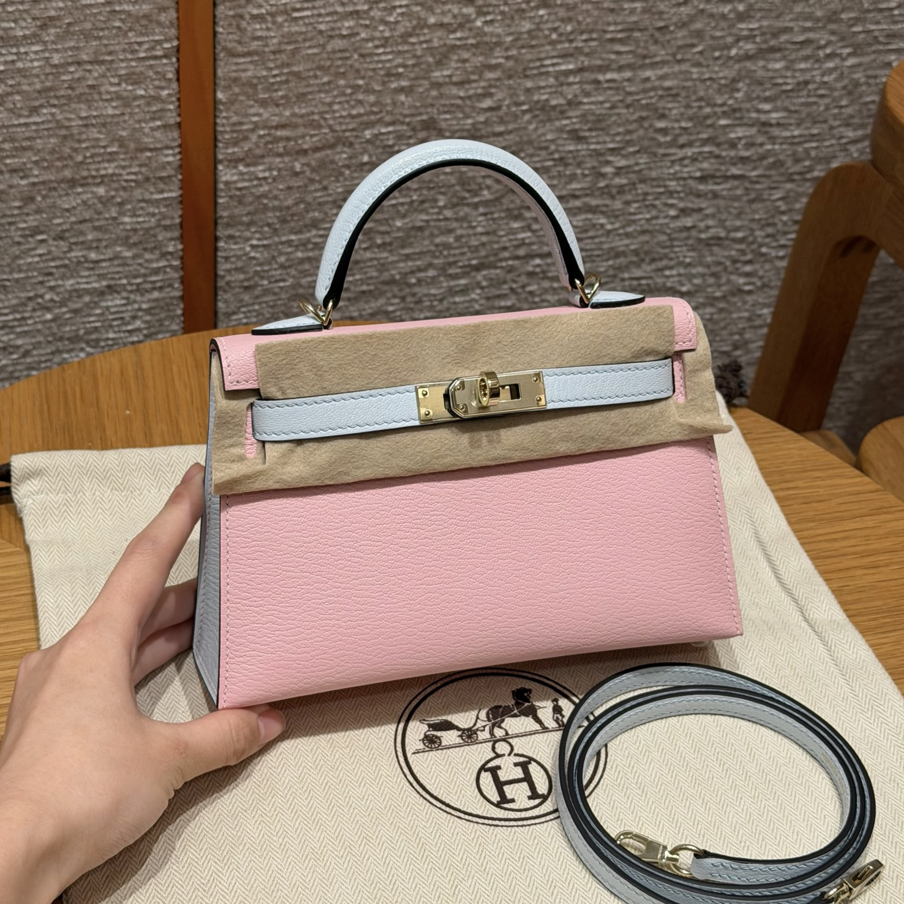 에르메스 Hermes Mini Kelly 19cm Epsom 3Q Rose Sakura and T0 Blue Brume/gold