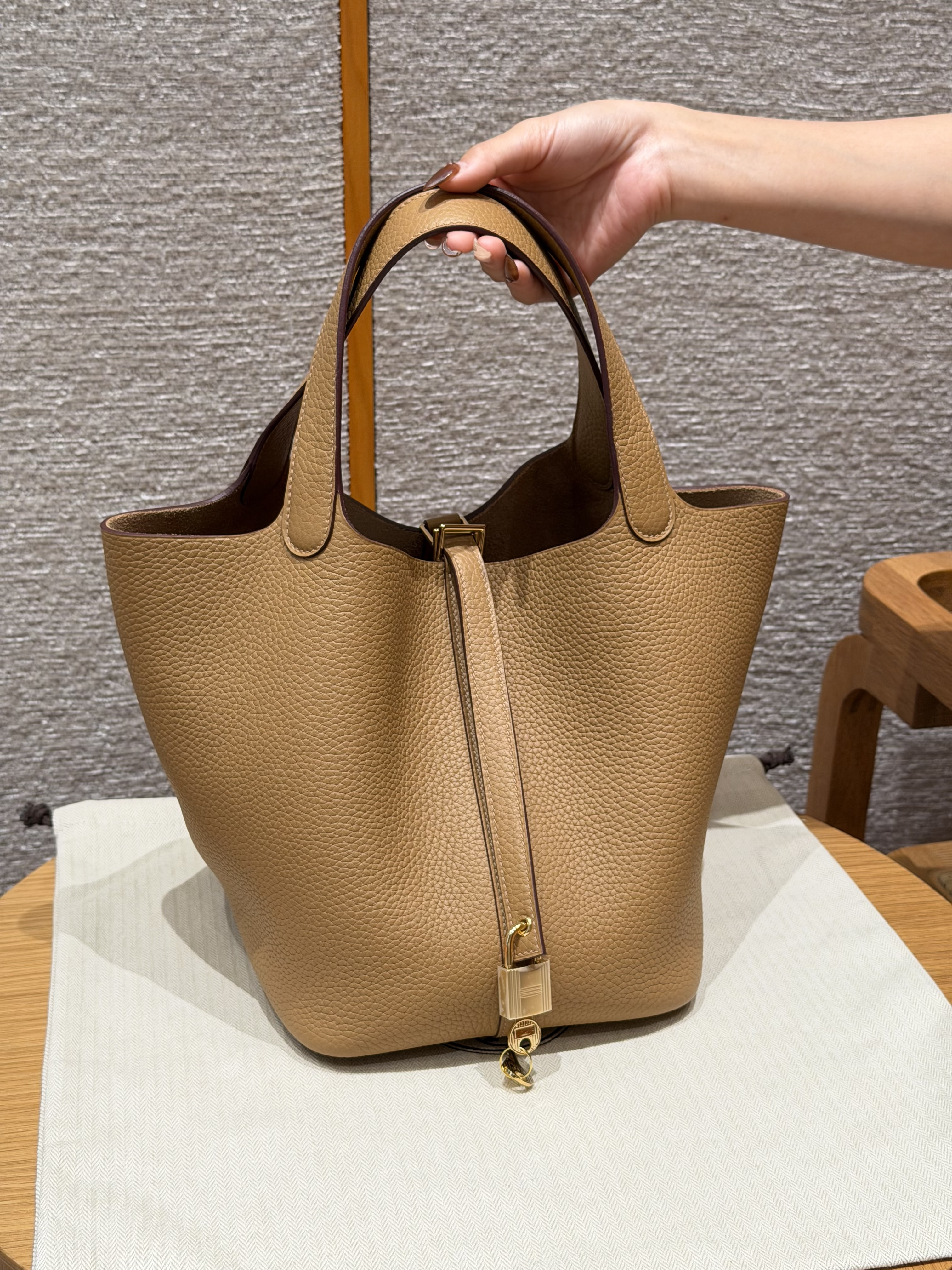 에르메스 Hermes Picotin lock 22cm clemence 4B Biscuit/gold