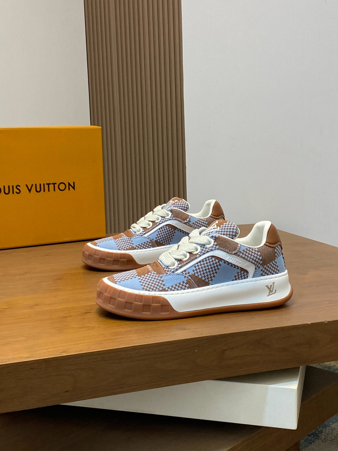 루이비통 Louis Vuitton Tilted 스니커즈