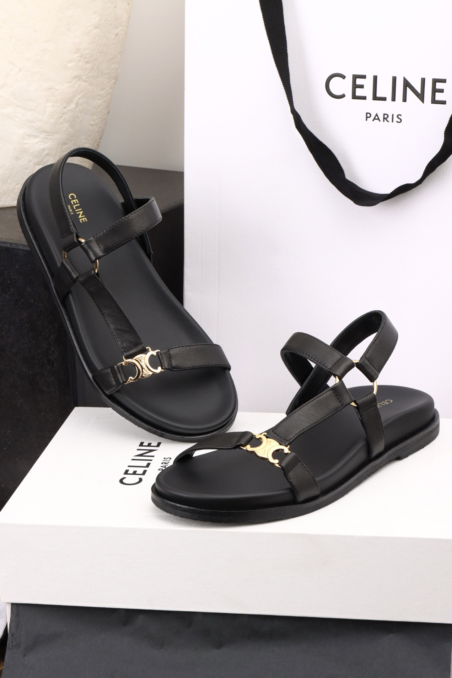 셀린느 Celine Maud Sandal with Triomphe in Calfskin Black