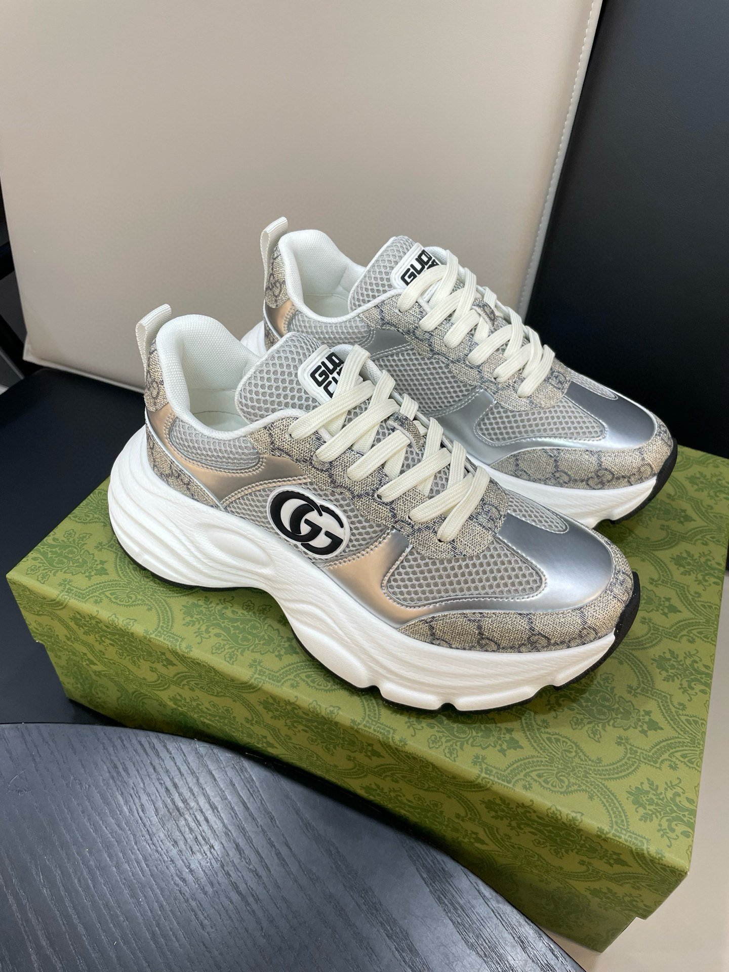구찌 Gucci 스니커즈