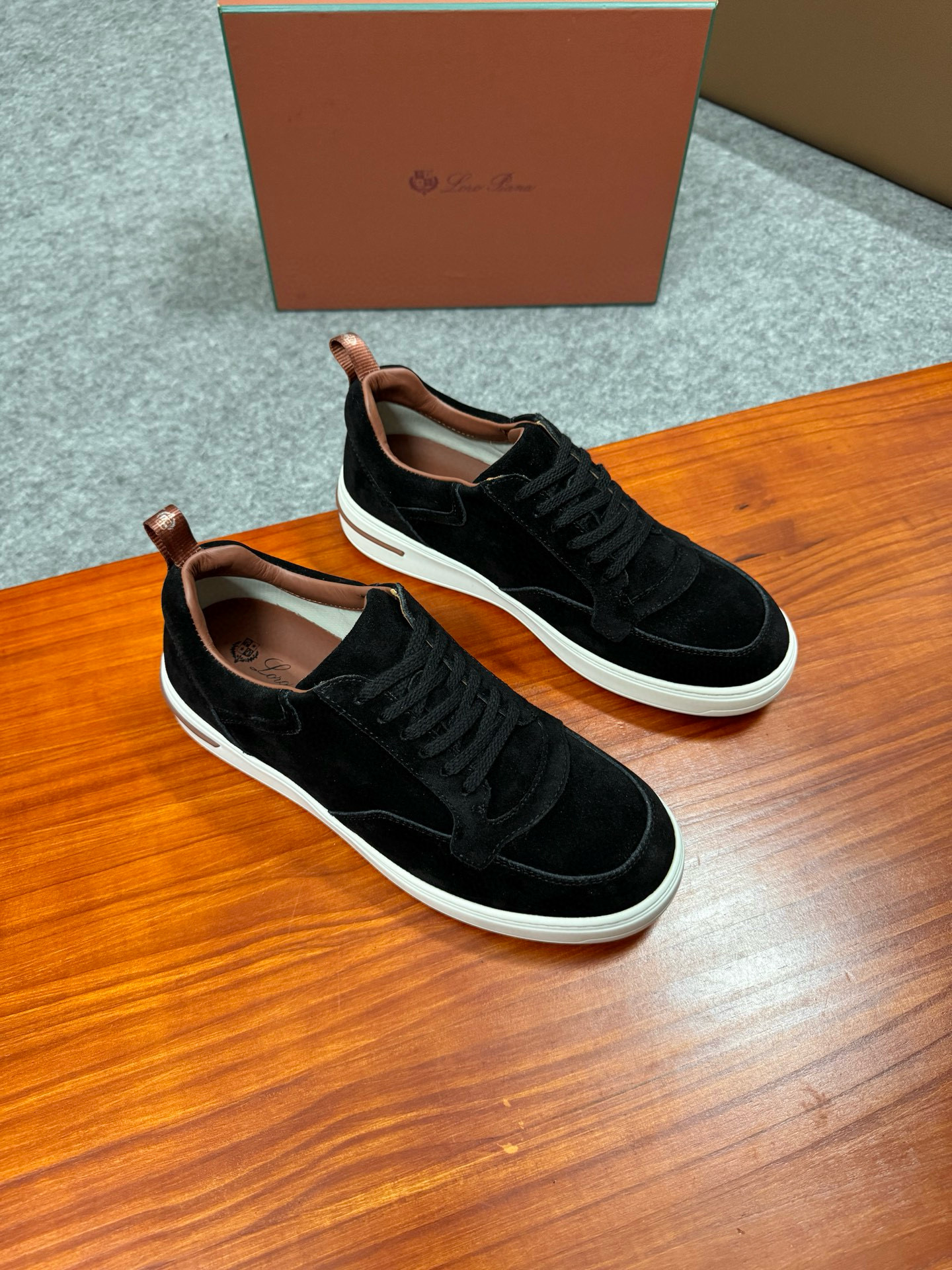 로로피아나 Loro Piana Newport Walk 스니커즈