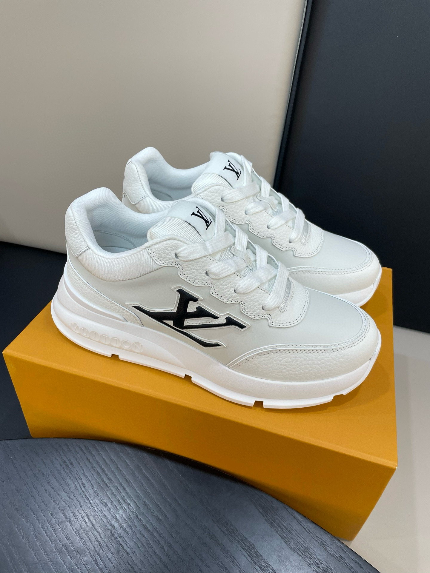 루이비통 Louis Vuitton Trainer 스니커즈