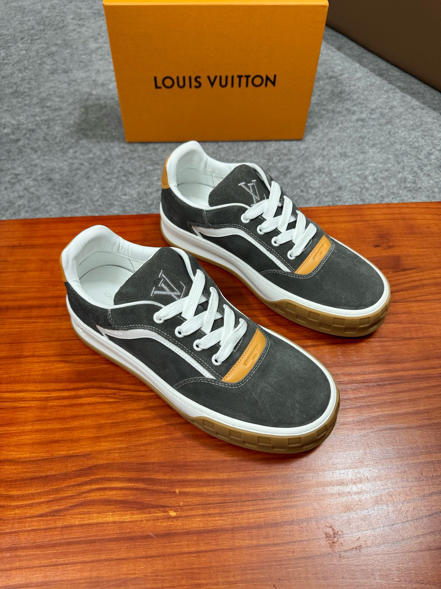 루이비통 Louis Vuitton Tilted 스니커즈