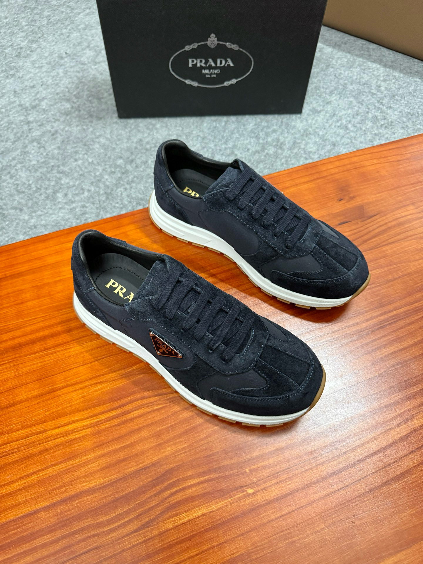 프라다 Prada 스니커즈