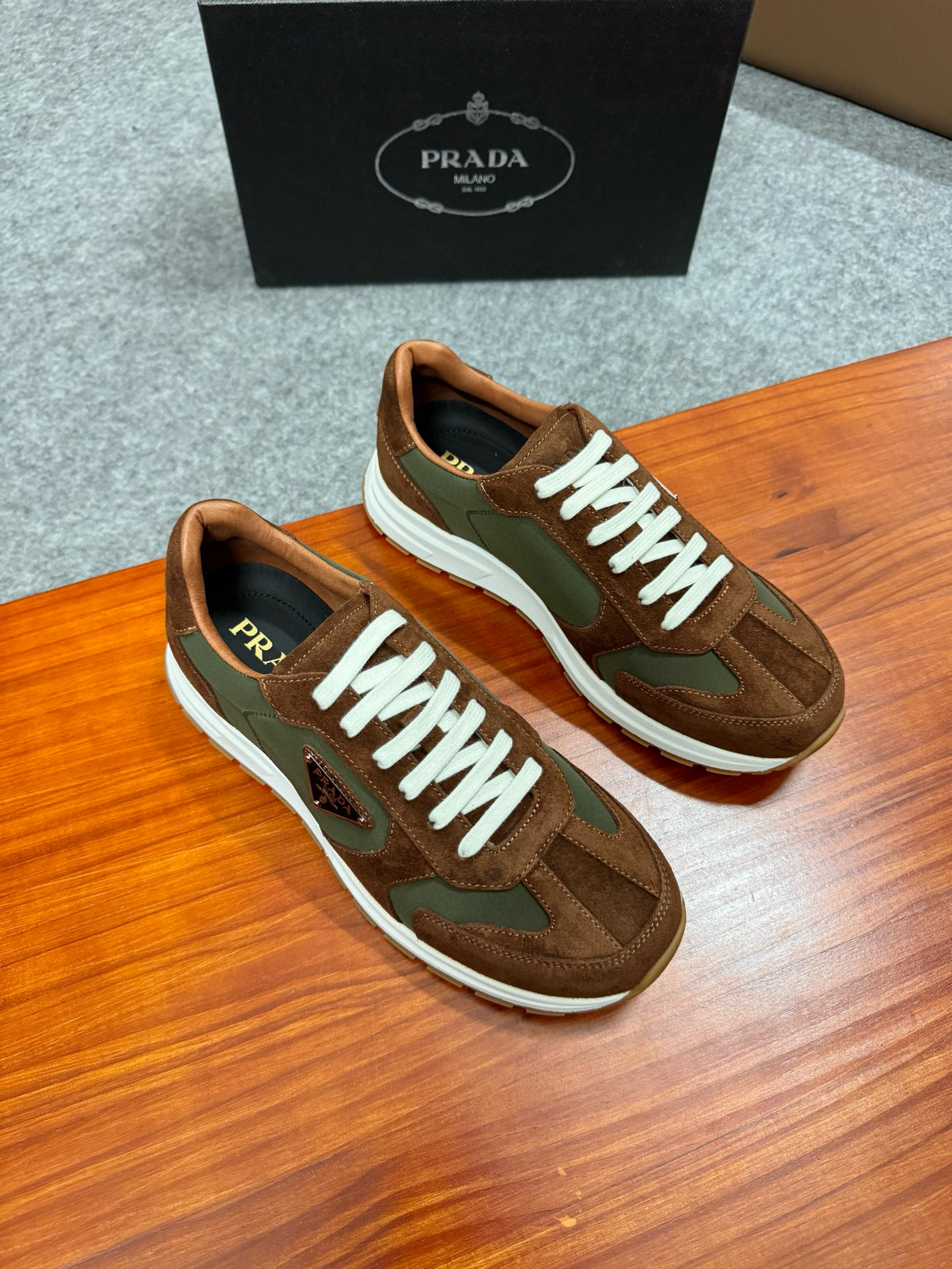 프라다 Prada 스니커즈