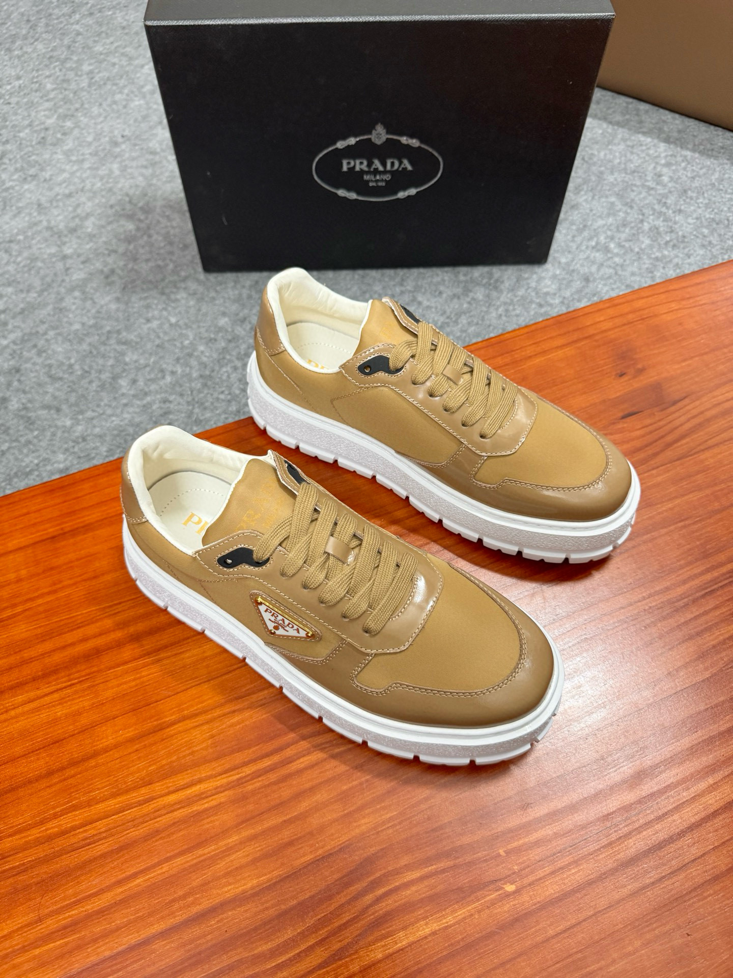 프라다 Prada 스니커즈