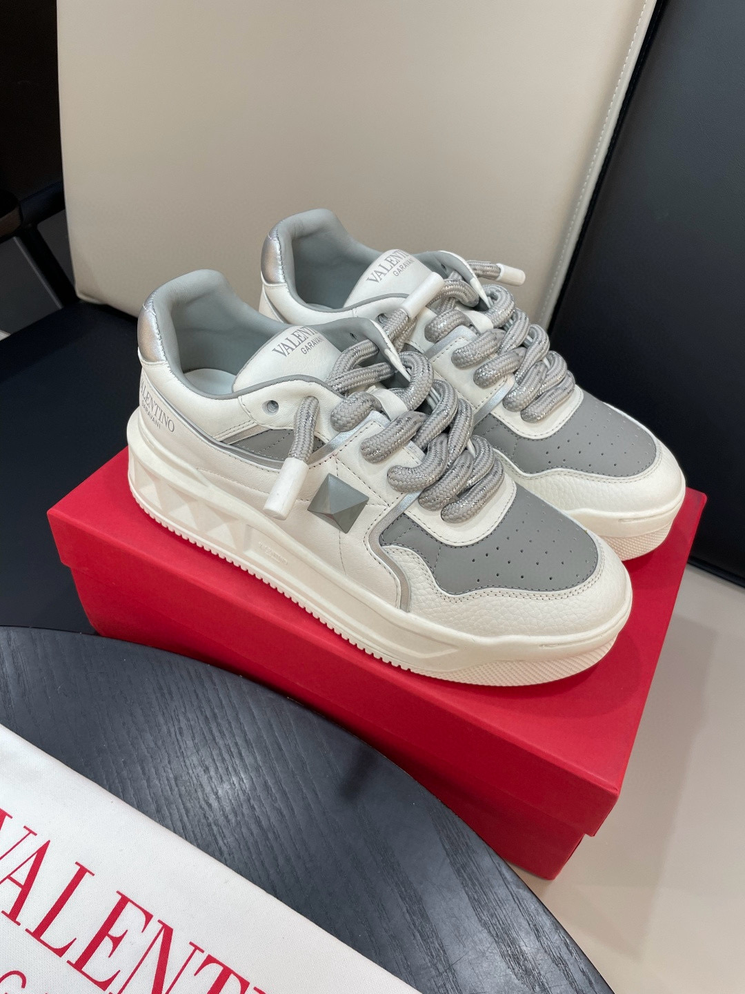 발렌티노 Valentino  Garavani ONE STUD 스니커즈