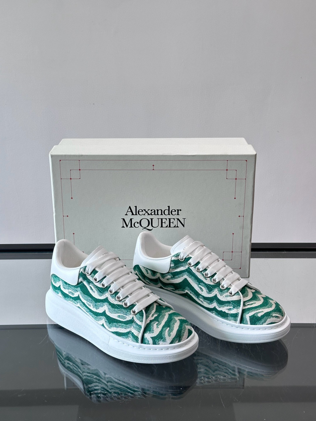 Alexander McQueen 스니커즈