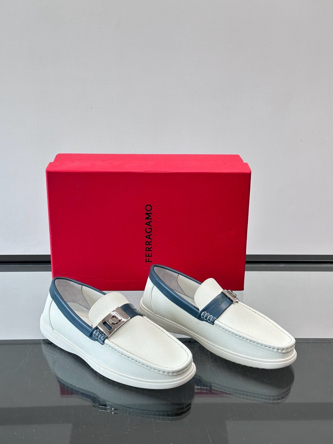 살바토레 페라가모 Salvatore Ferragamo 로퍼