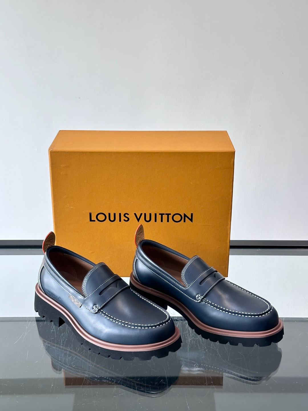 루이비통 Louis Vuitton Moments 로퍼