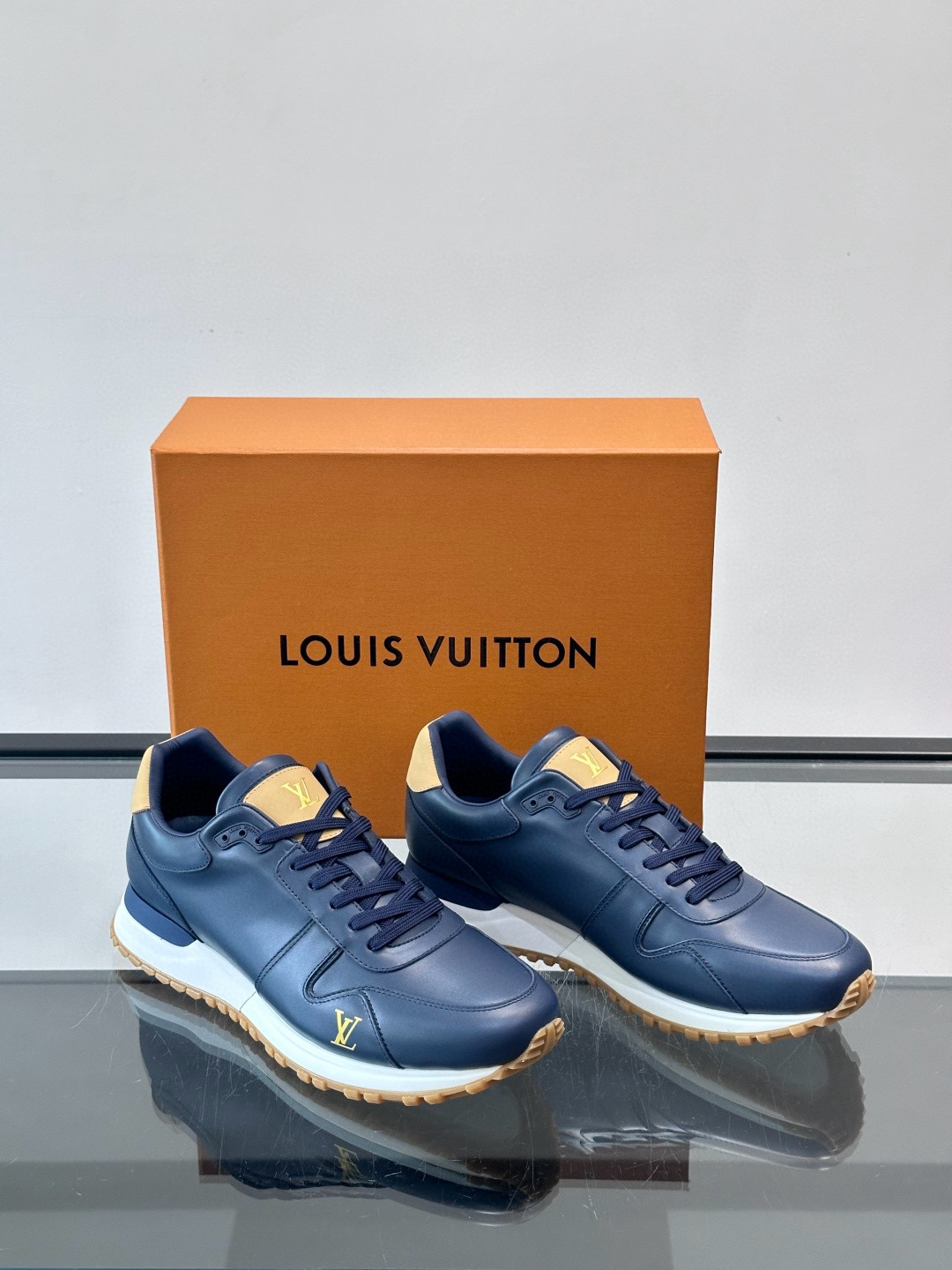 루이비통 Louis Vuitton Run Away 스니커즈