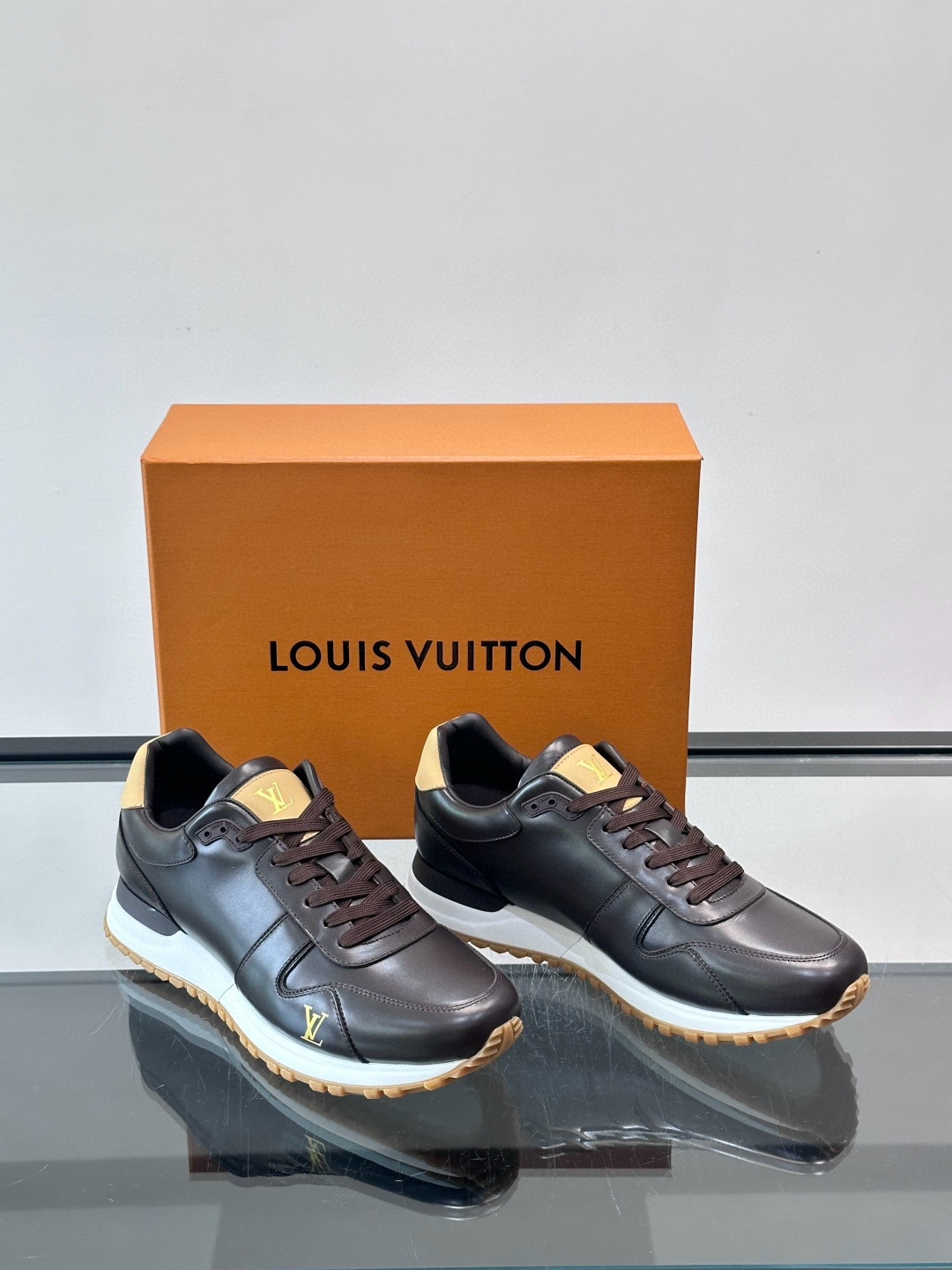 루이비통 Louis Vuitton Run Away 스니커즈
