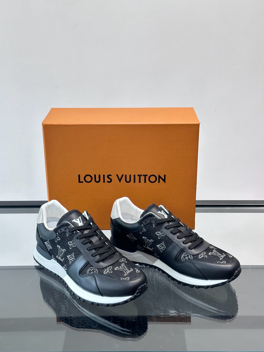 루이비통 Louis Vuitton Run Away 스니커즈