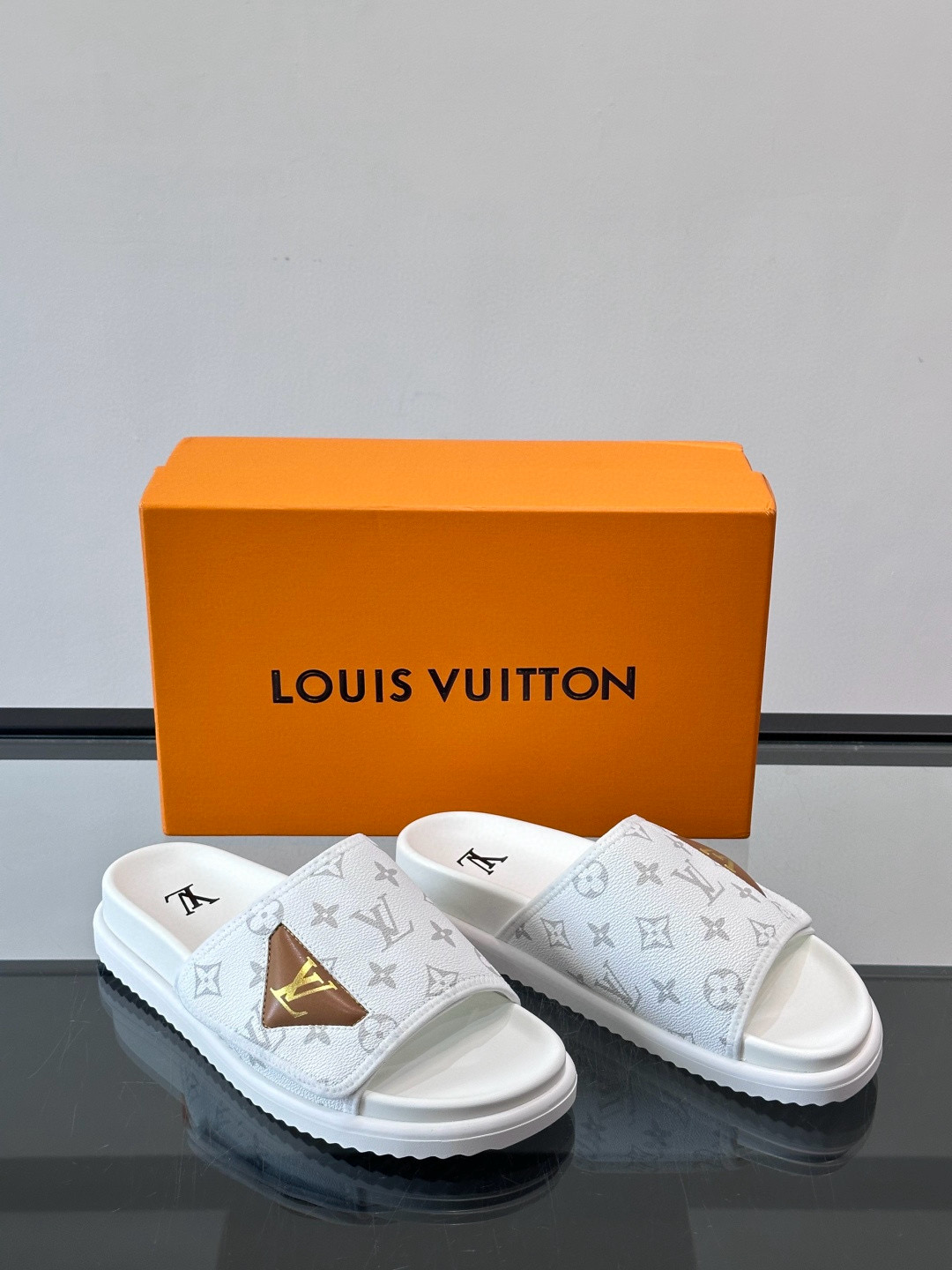 루이비통 Louis Vuitton 슬리퍼