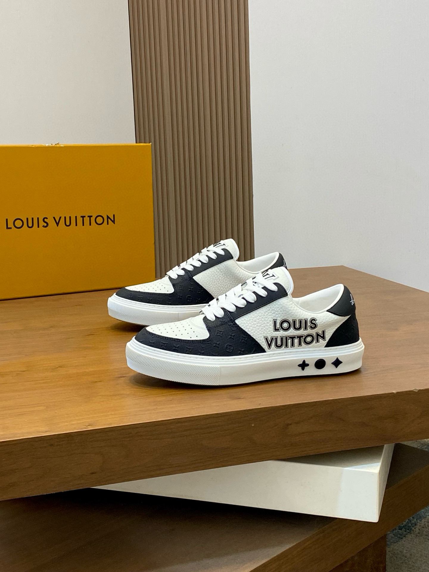 루이비통 Louis Vuitton 스니커즈