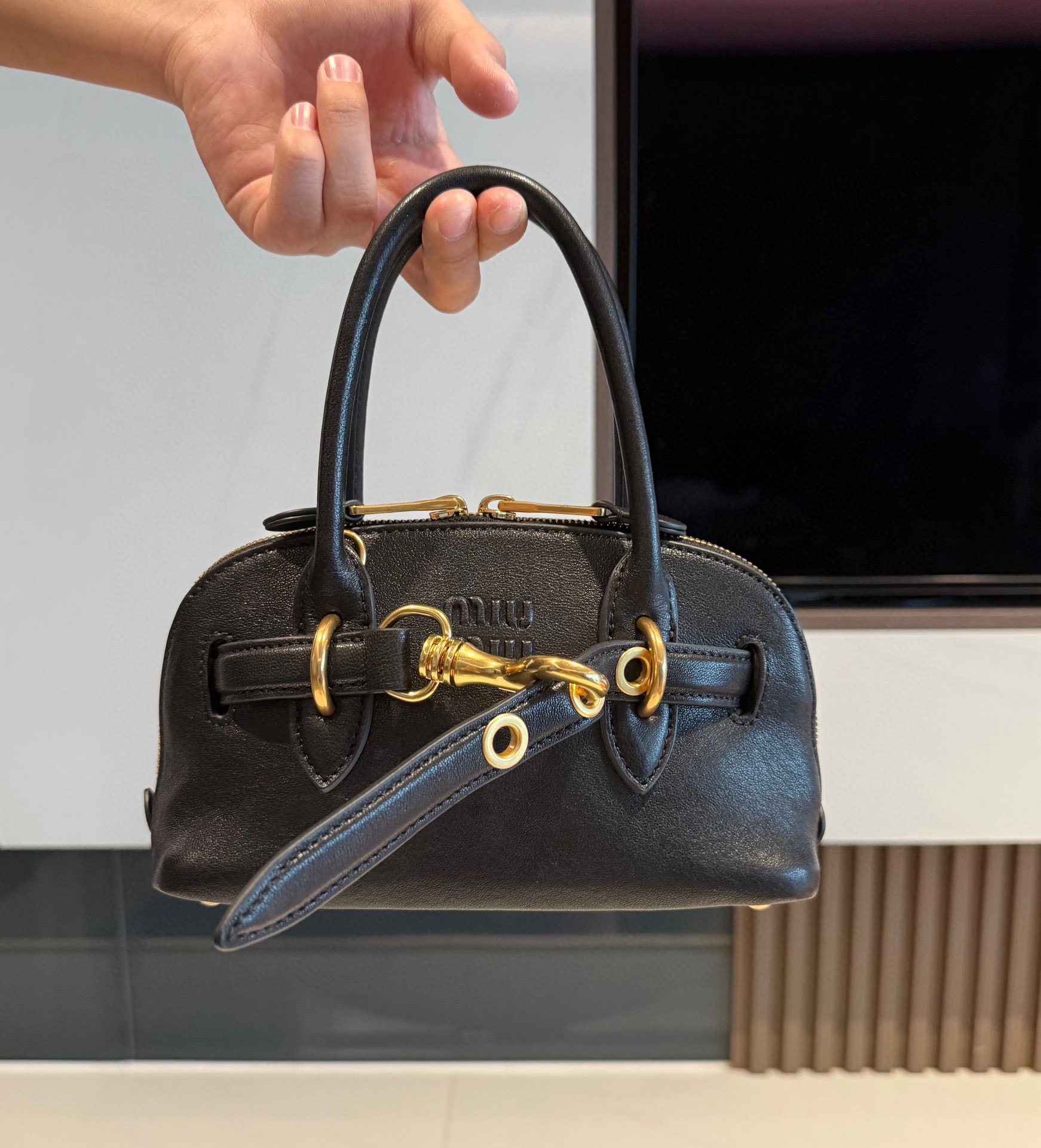 미우 미우 Miu Miu 5BP090 Aventure 미니 나파 가죽 백 Black 21cm