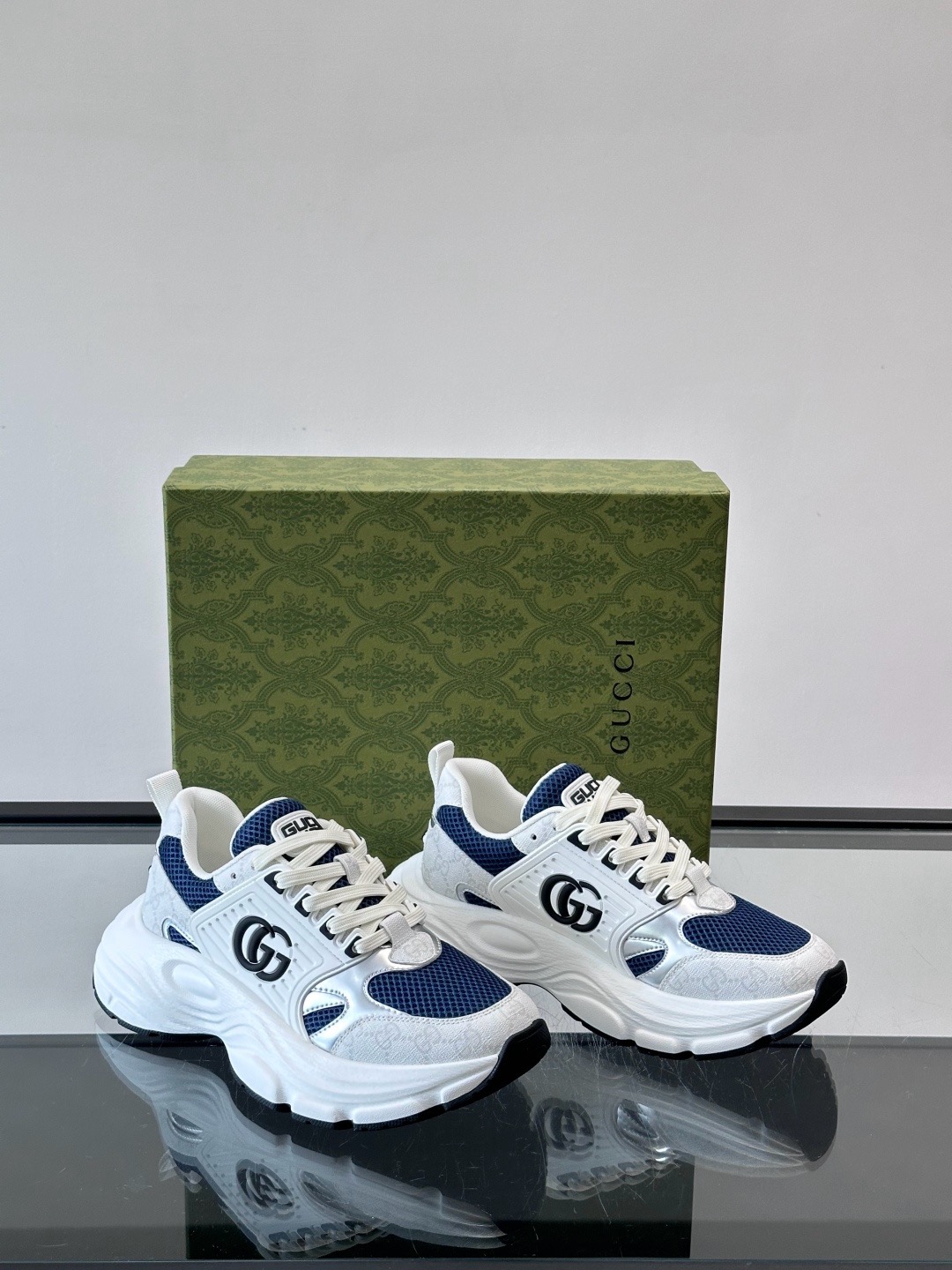 구찌 Gucci Supreme 스니커즈