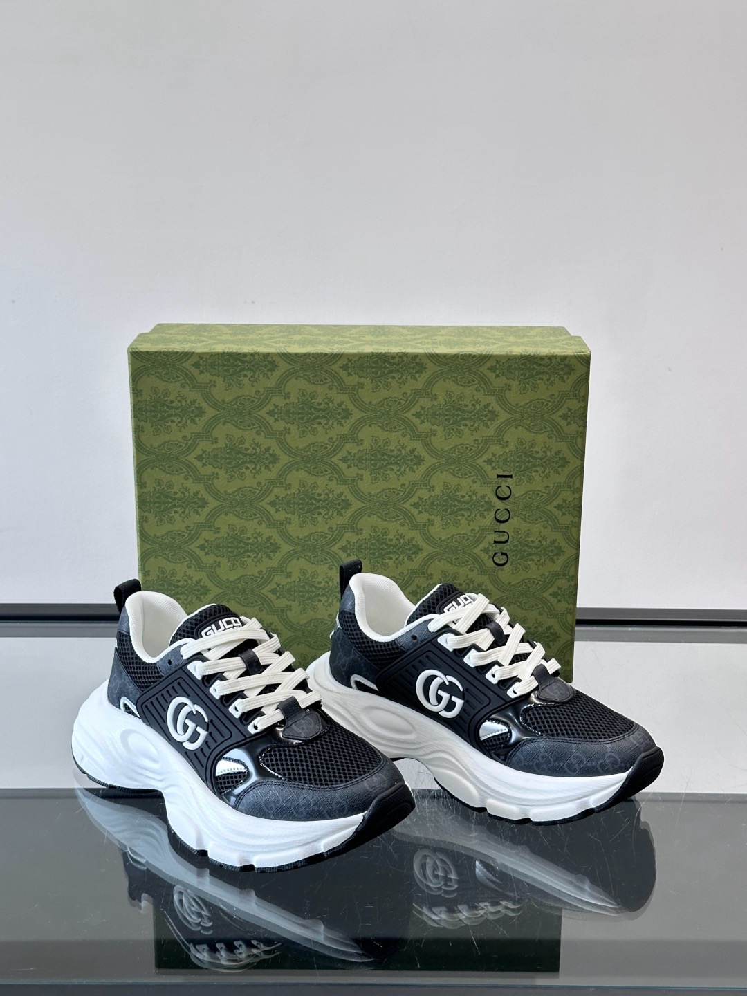 구찌 Gucci Supreme 스니커즈