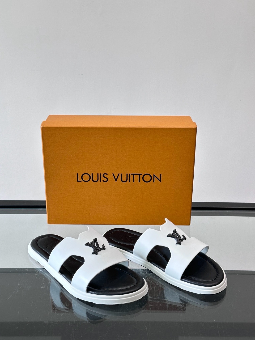 루이비통 Louis Vuitton Lsola 슬리퍼