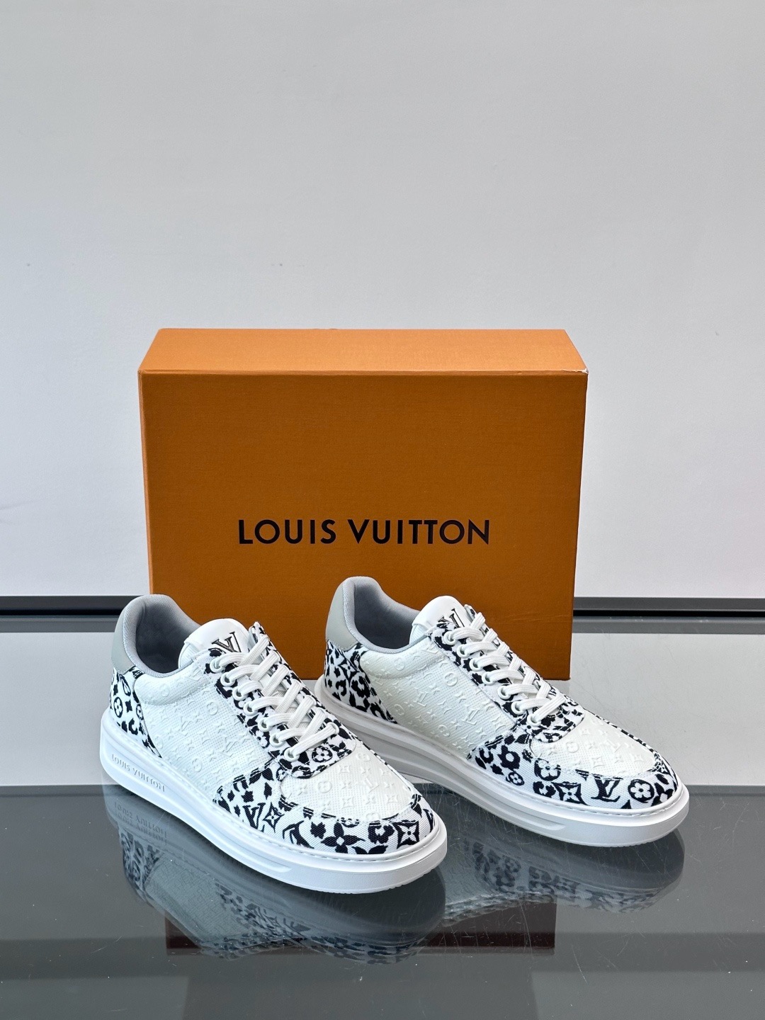 루이비통 Louis Vuitton Monogram 스니커즈