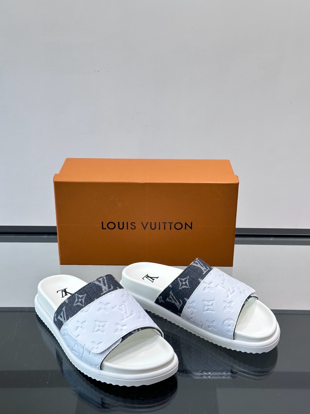 루이비통 Louis Vuitton 슬리퍼