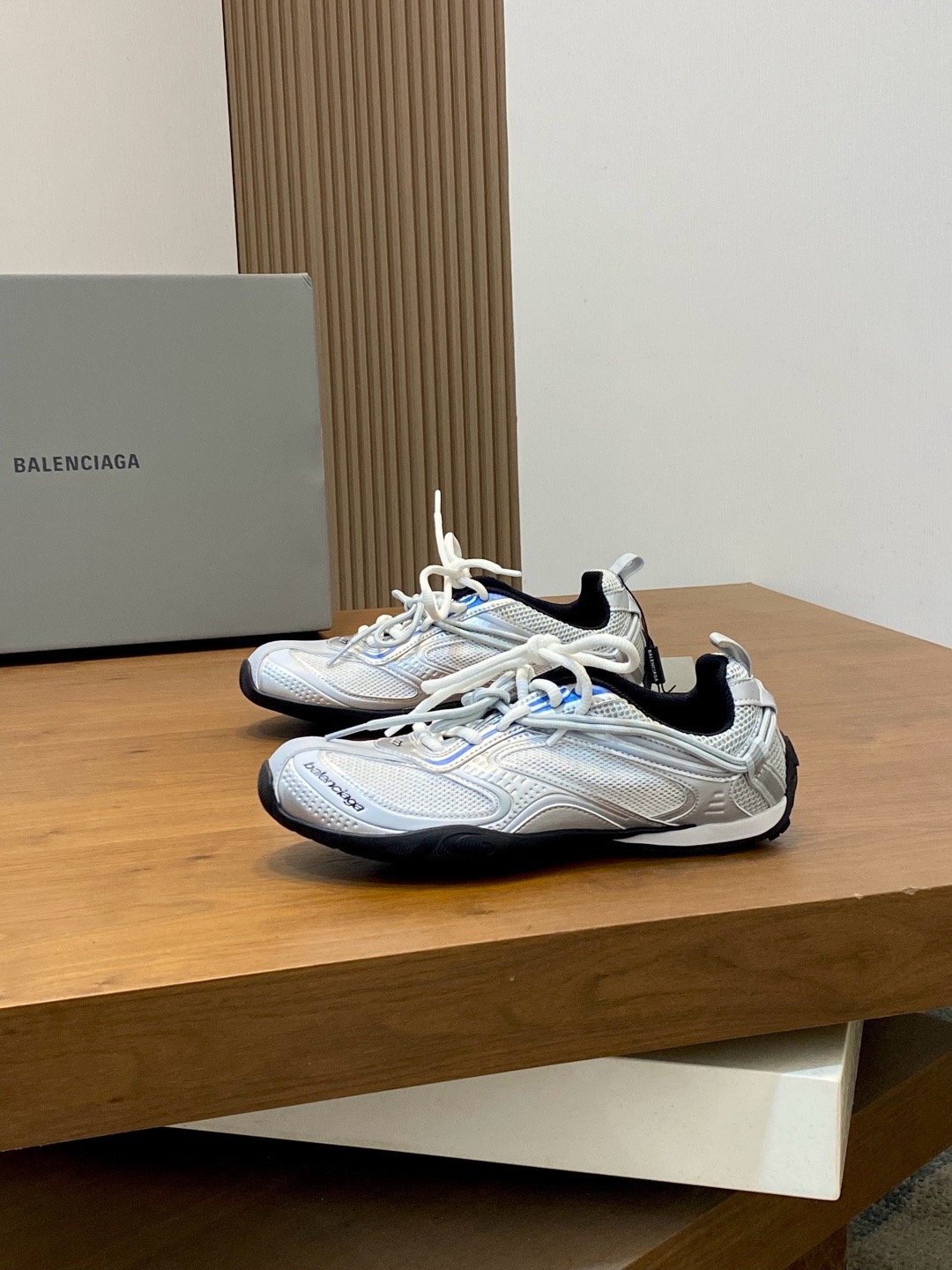 발렌시아가 Balenciaga Radar Sneaker 스니커즈