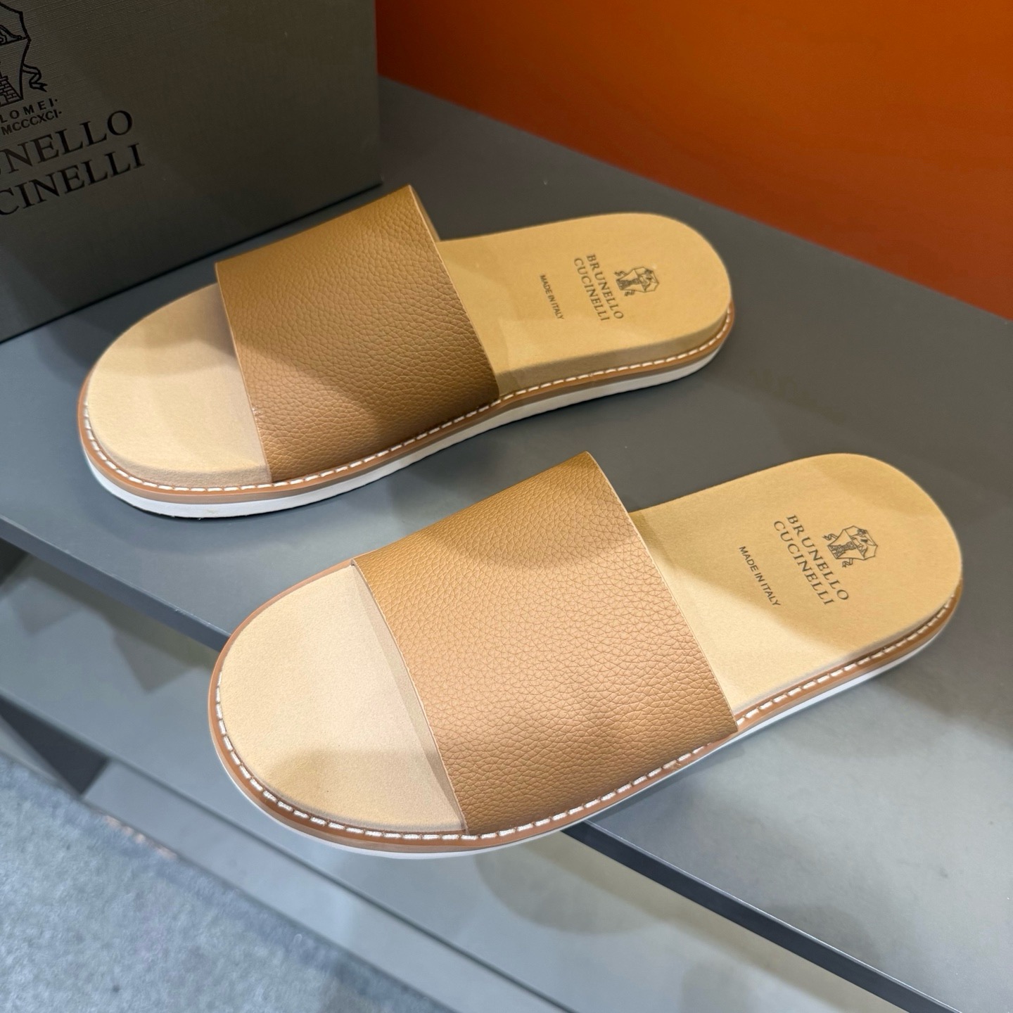 브루넬로 쿠치넬리 Brunello Cucinelli 슬리퍼