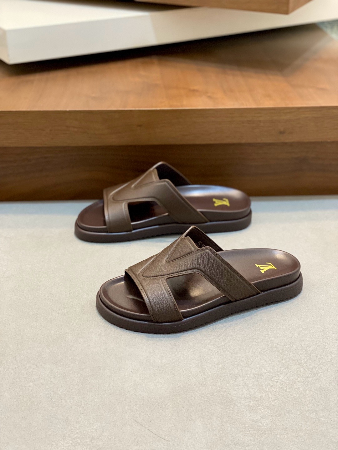 루이비통 Louis Vuitton 슬리퍼