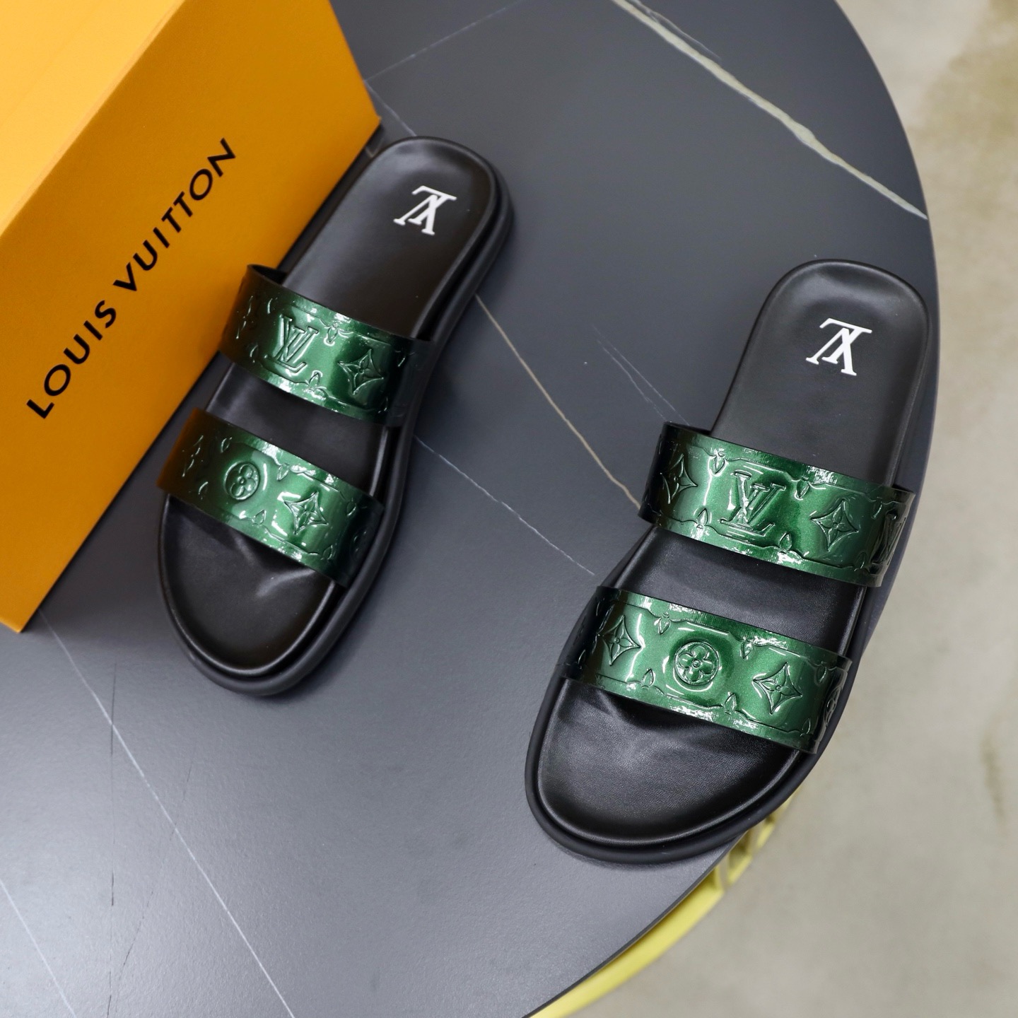 루이비통 Louis Vuitton 슬리퍼