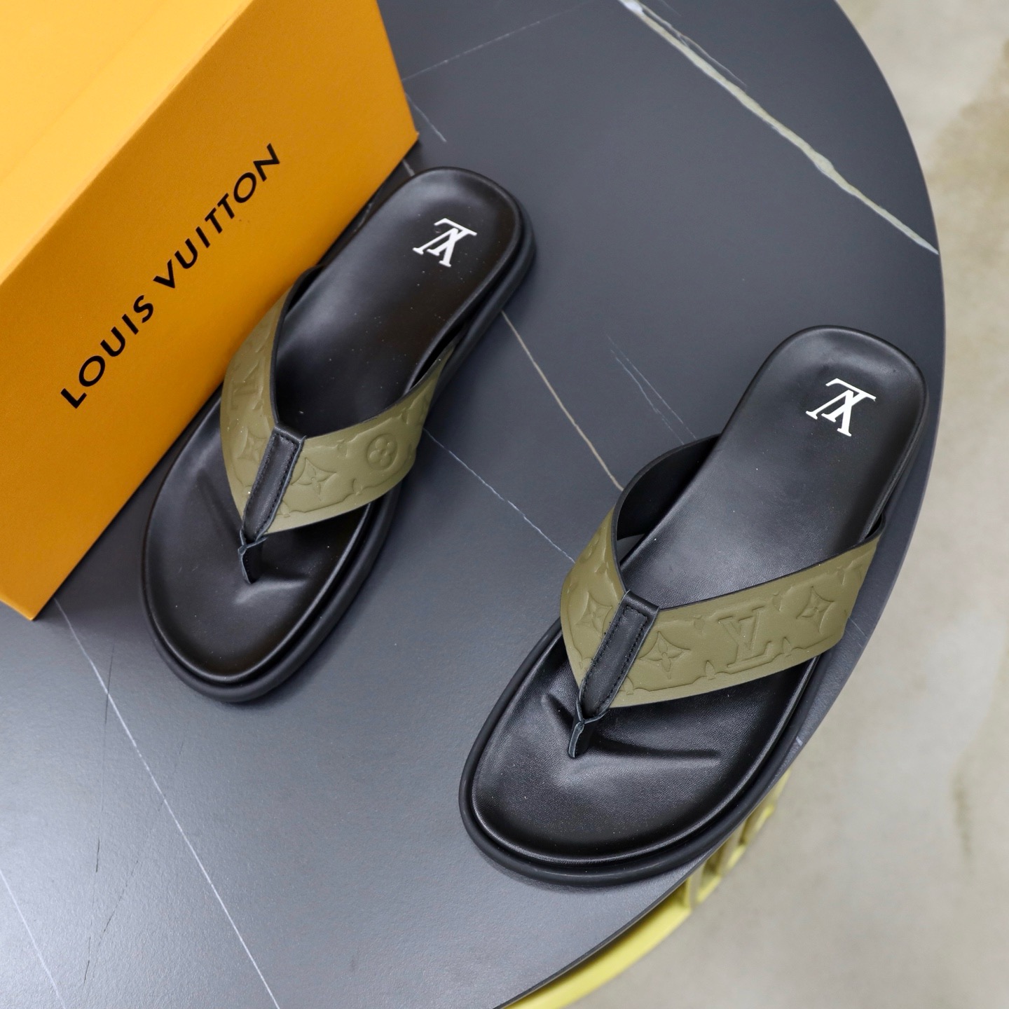 루이비통 Louis Vuitton 슬리퍼
