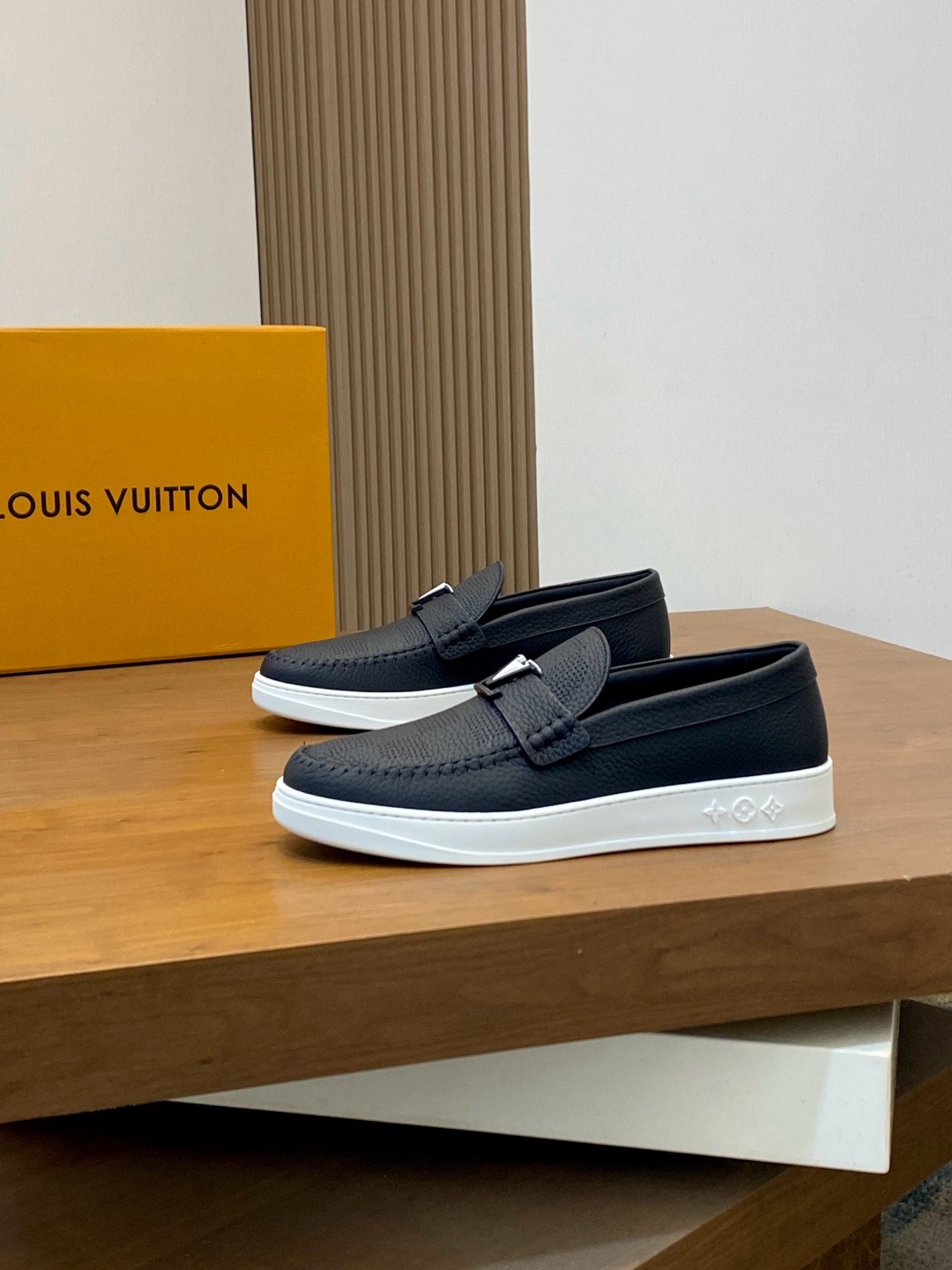 루이비통 Louis Vuitton 스니커즈