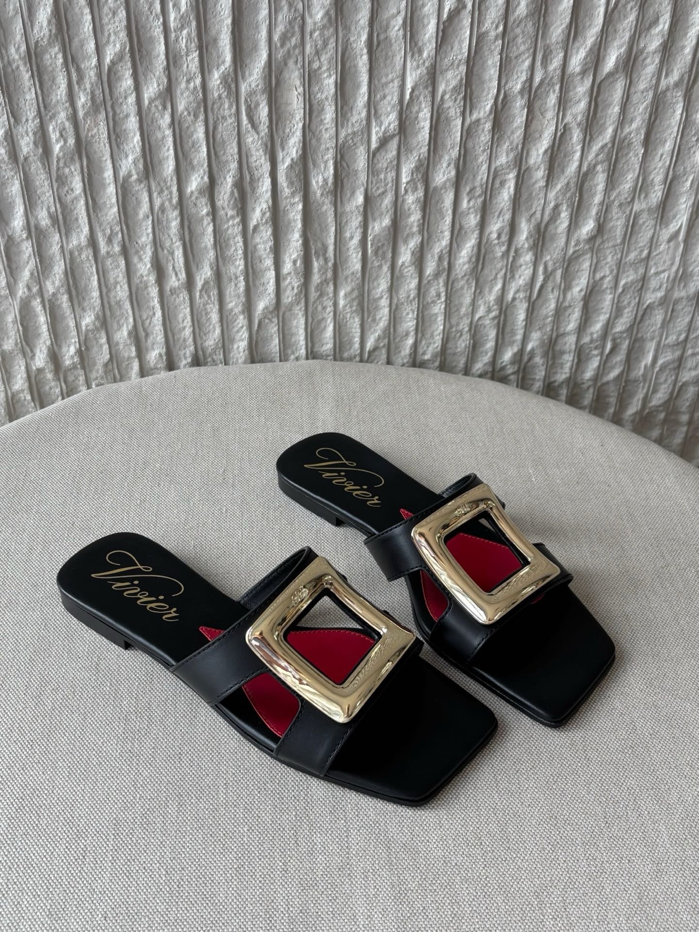로저비비에 Roger Vivier 슬리퍼 Black