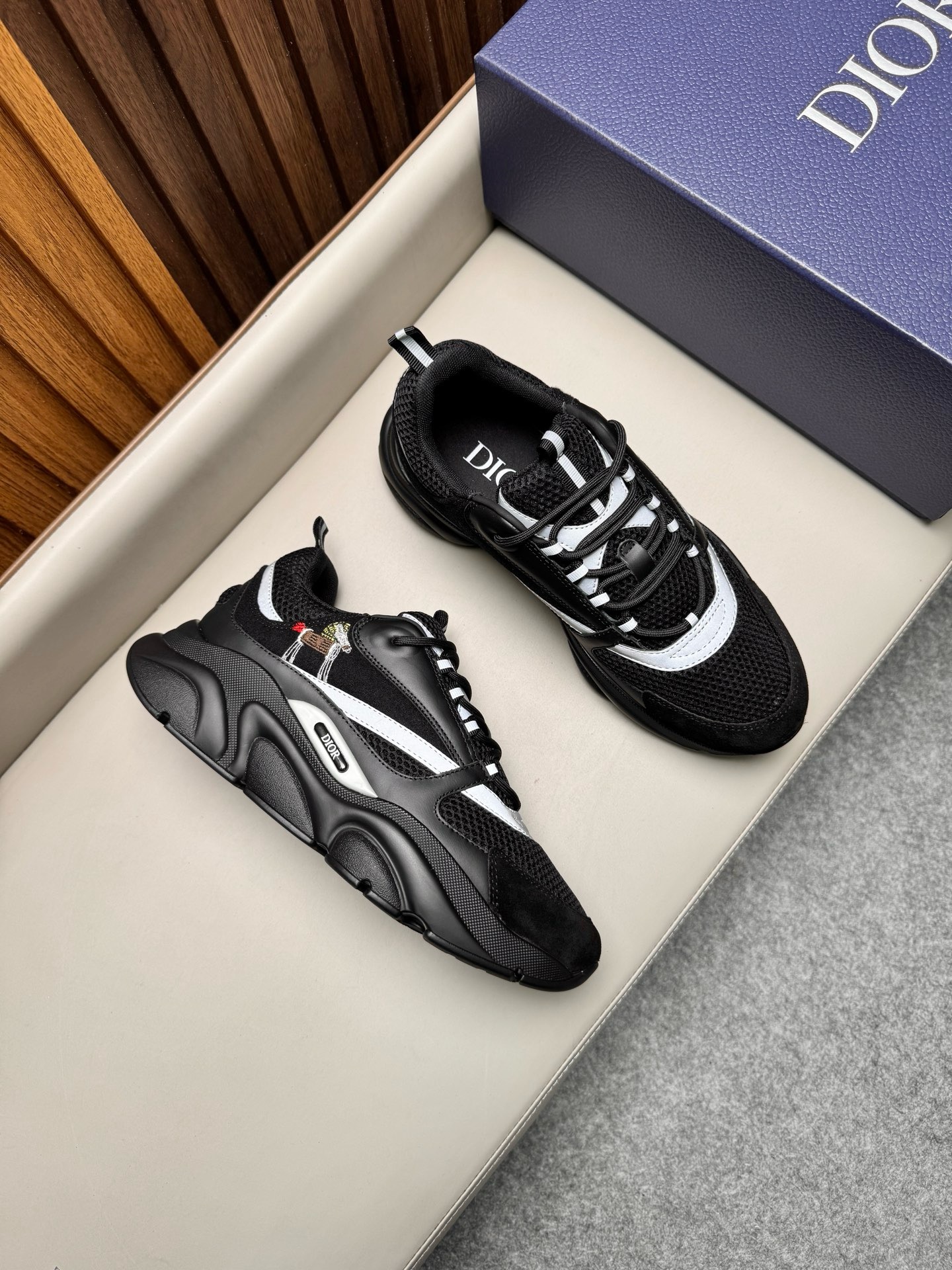 디올 Dior B22 스니커즈