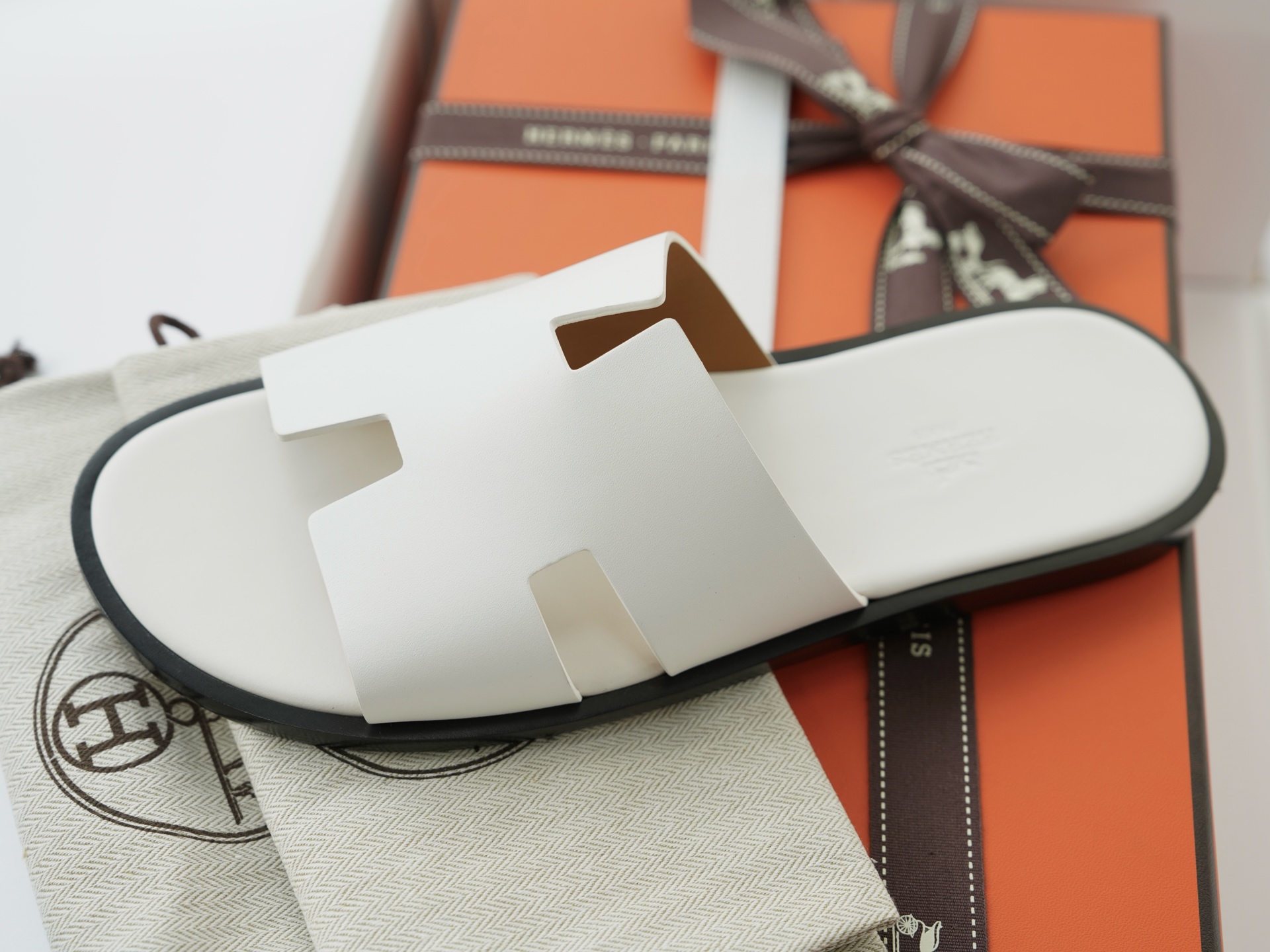 에르메스 Hermes Izmir 슬리퍼 White