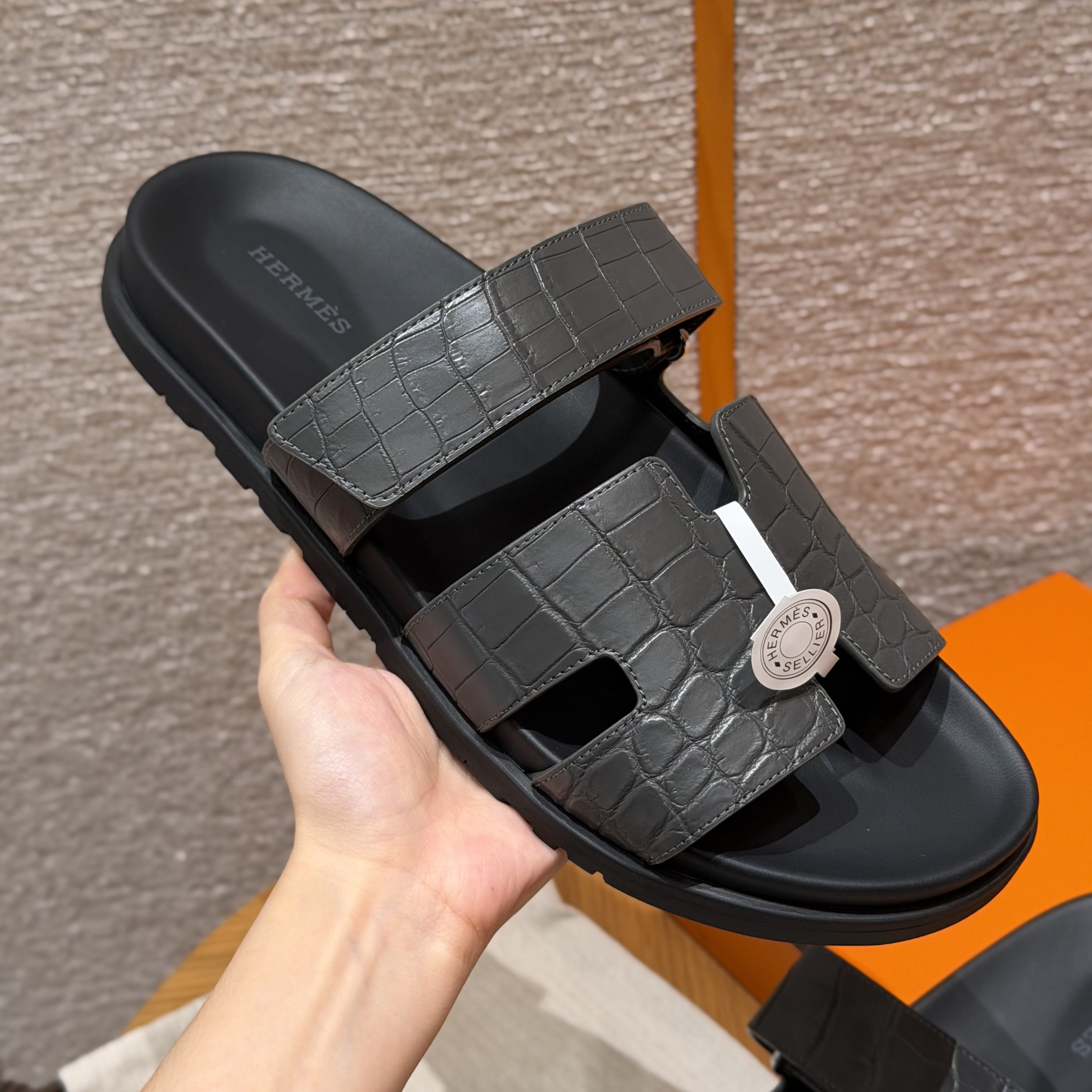에르메스 Hermes 180 Chypre sandal  Matte Alligator&Tinware gray